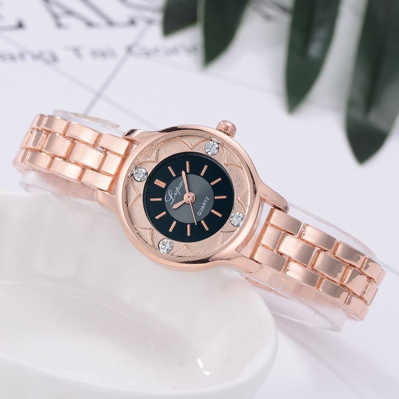 Blomster Med Tryk Dial Dame Armbåndsur Diamond Quartz Watch