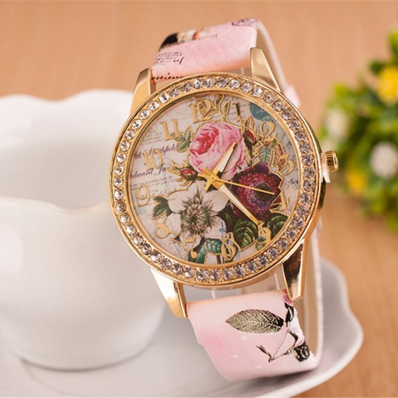 Mode Bohemia Style Kvinder Watch Læderrem Retro Rose Pattern Quartz Watch