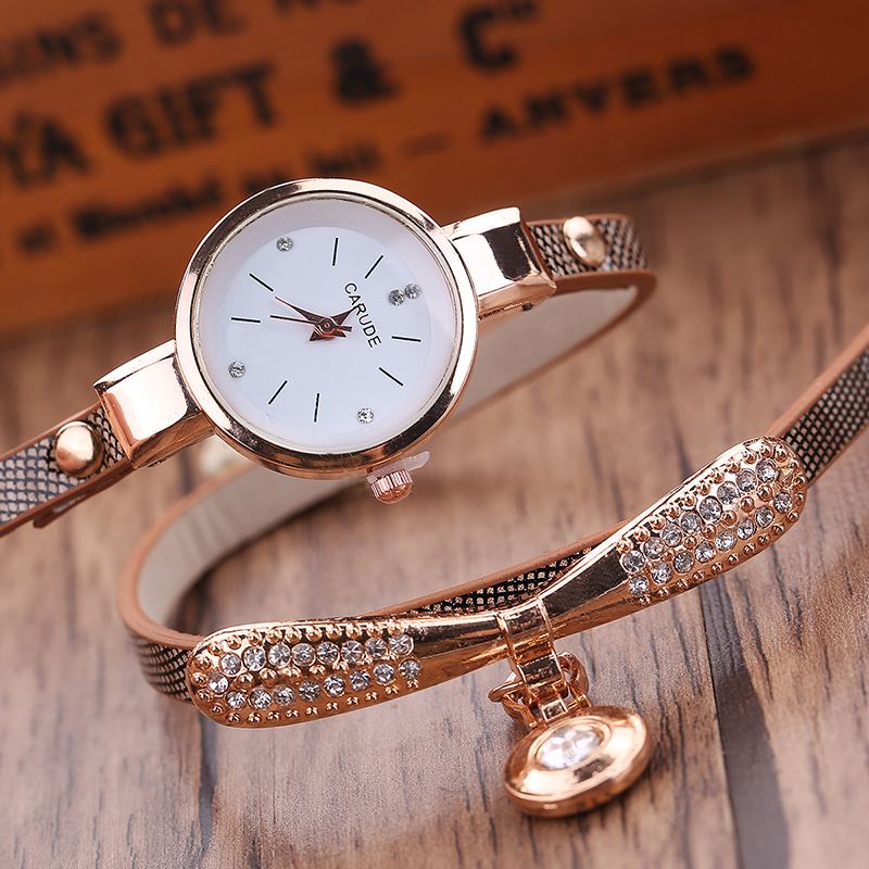 Retro Pu-rem Med Flere Lag Dameur Metal Geometrisk Rhinestone Bue Vedhæng Kvarts Ur