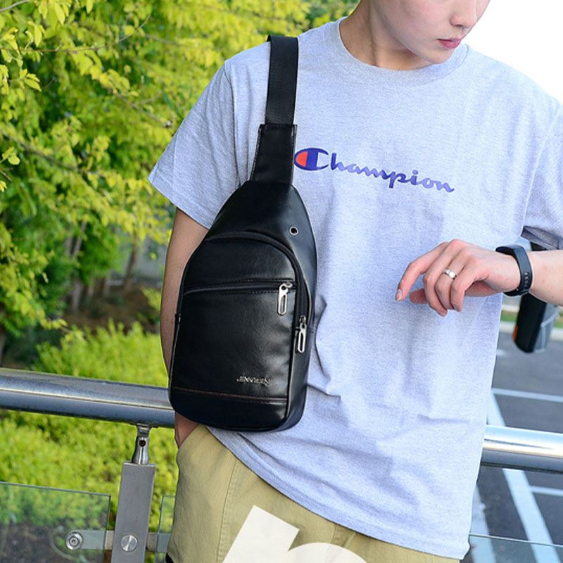 Mænd Pu Læder Øretelefon Hul Multi-carry Vandtæt Crossbody Bag Brysttaske Sling Bag