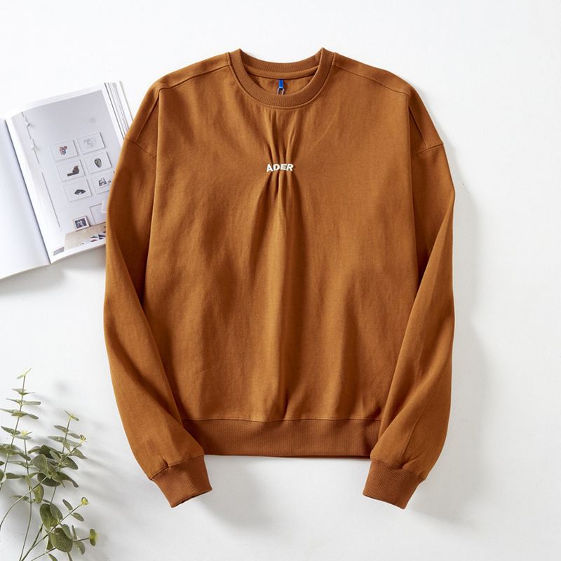 Personlig Brystbroderet Plisseret Sweatshirt Med Små Bogstaver